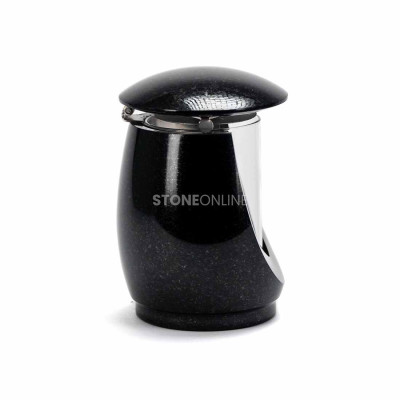 Znicz na pomnik – elegancka lampka granitowa odporna na warunki atmosferyczne.