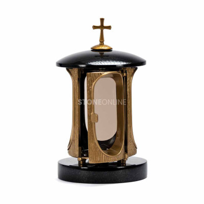 Elegancki komplet nagrobny na cmentarz – reprezentacyjny lampion LALUMCROSSGOLD oraz stylowy wazon WTRENDY15 na kwiaty.