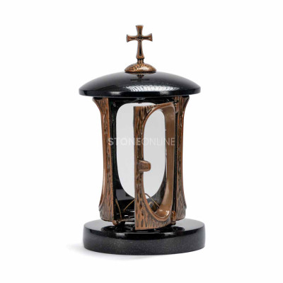 Elegancki komplet nagrobny na cmentarz – lampion LALUMCROSSCOPPER z miedzianymi detalami oraz wazon WCLASSIC15 na kwiaty.