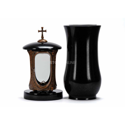Piękny zestaw granitowy na cmentarz LALUMCROSSCOPPER + WCLASSIC15 – miedziany lampion z krzyżem i klasyczny wazon StoneOnline.