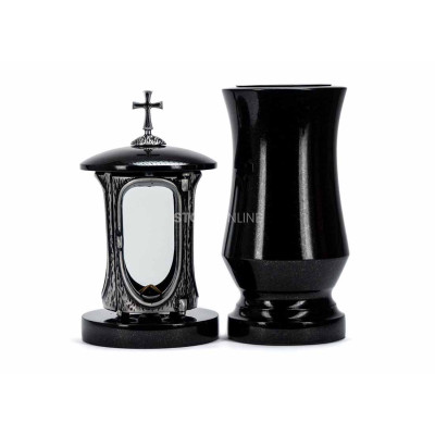 Piękny zestaw granitowy na cmentarz LALUMCROSSSILVER + WTRENDY15 – srebrny lampion z krzyżem i smukły wazon StoneOnline.