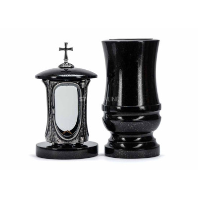 Piękny zestaw granitowy na cmentarz LALUMCROSSSILVER + WDELUX15 – srebrny lampion z krzyżem i ozdobny wazon StoneOnline.