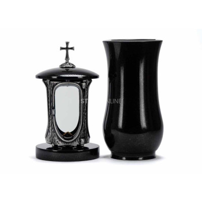 Piękny zestaw granitowy na cmentarz LALUMCROSSSILVER + WCLASSIC15 – srebrny lampion z krzyżem i klasyczny wazon StoneOnline.