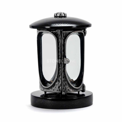Elegancki lampion na znicz i wazon na bukiet na cmentarz – stylowe dodatki do nowoczesnego nagrobka.