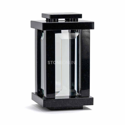 Solidny zestaw cmentarny – lampion LPREMIUM i wazon WCUBE15 tworzą geometryczną kompozycję.