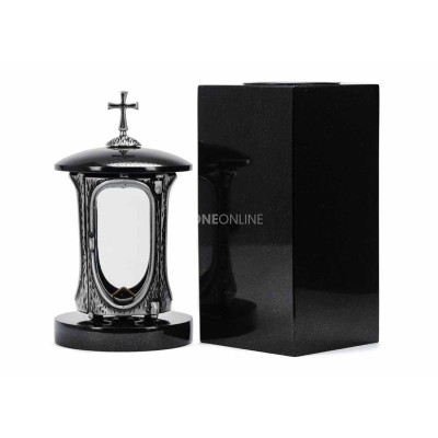 Srebrny lampion LALUMCROSSSILVER i wazon WCUBE15 – nowoczesny zestaw granitowy na cmentarz.