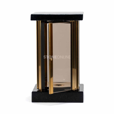 Lampion MIRROW SQUARE GOLD 23 oraz wazon WCUBE15 – eleganckie, geometryczne dodatki cmentarne.