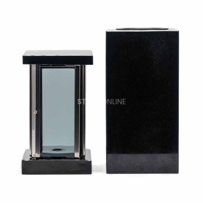 Na nowoczesny nagrobek – lampion MIRROW SQUARE SILVER 24 oraz wazon WCUBE15 StoneOnline.