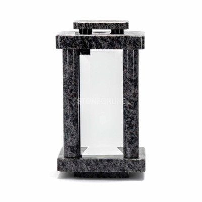 Elegancki lampion granitowy granit Orion StoneOnline – wyjątkowa ozdoba na pomnik i grób.