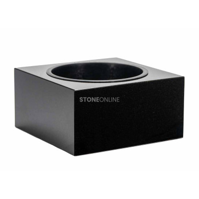 Kwadratowa misa granitowa CUBE MCUBE StoneOnline na cmentarz – elegancka misa nagrobkowa z kamienia naturalnego.